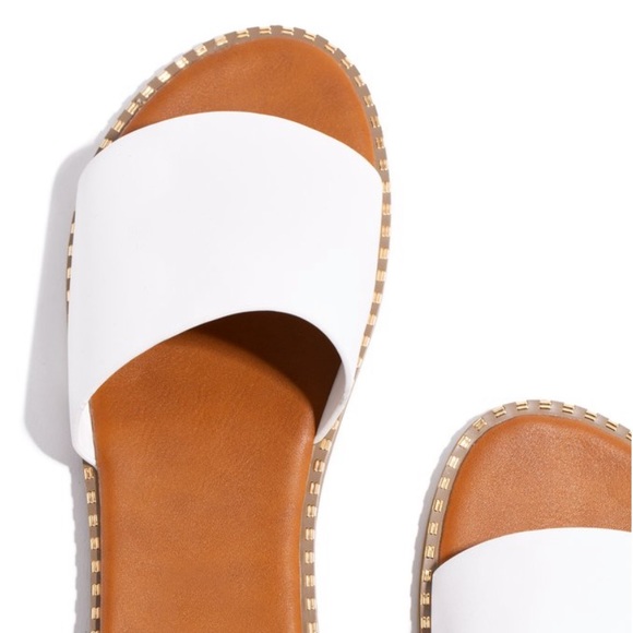 Sandals - Picture 3 of 4